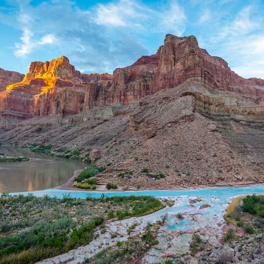 The bright turquoise waters of the Little Colorado River meet the green Colorado River with 168飞艇全国统一开奖记录体彩开奖结果预测号码历史查询 cliffs all around